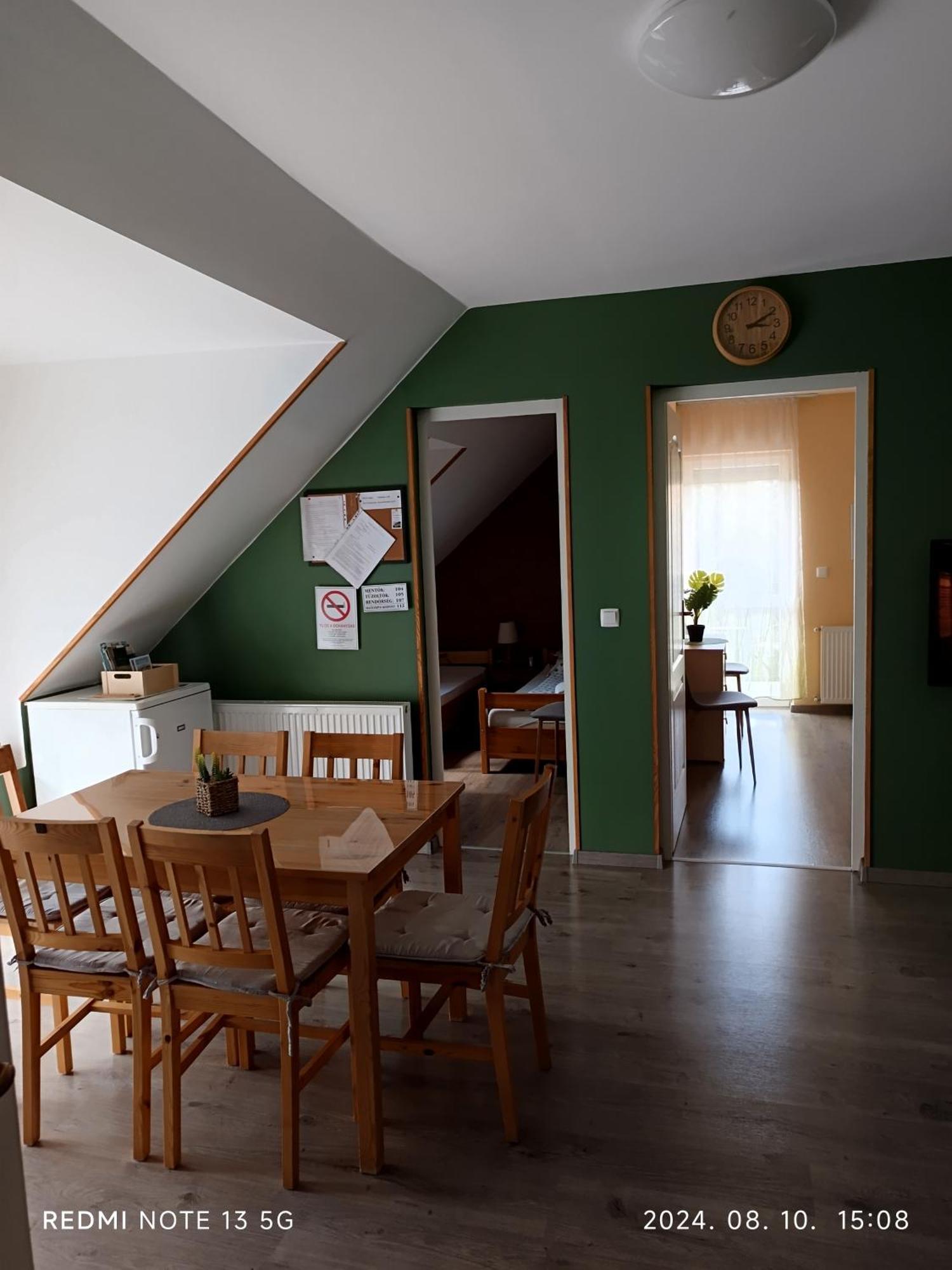 Zita Apartman Eger Cameră foto